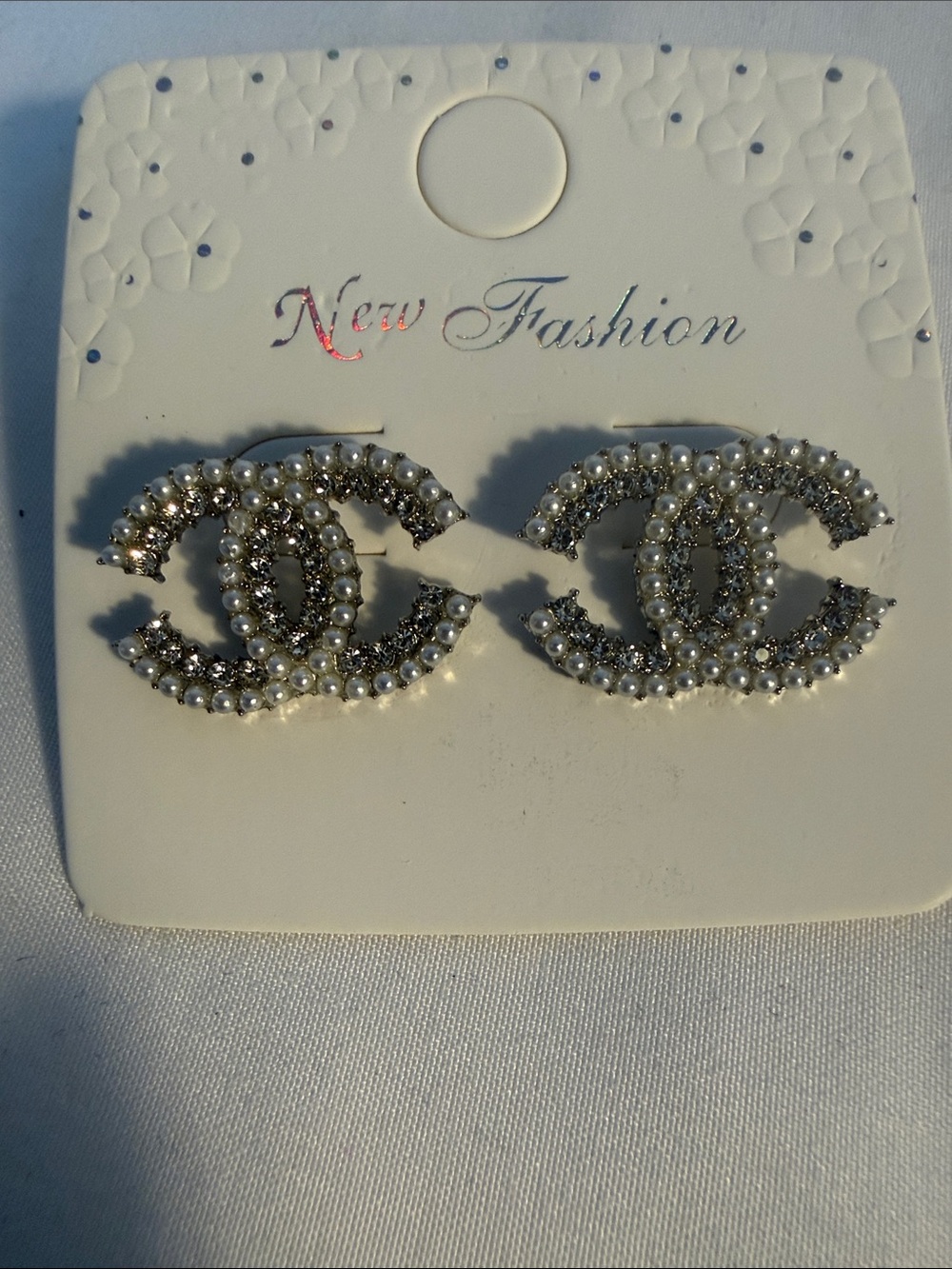 Fashion Jewelry White & Silver Pearl Crystal Interlocking Stud Earrings